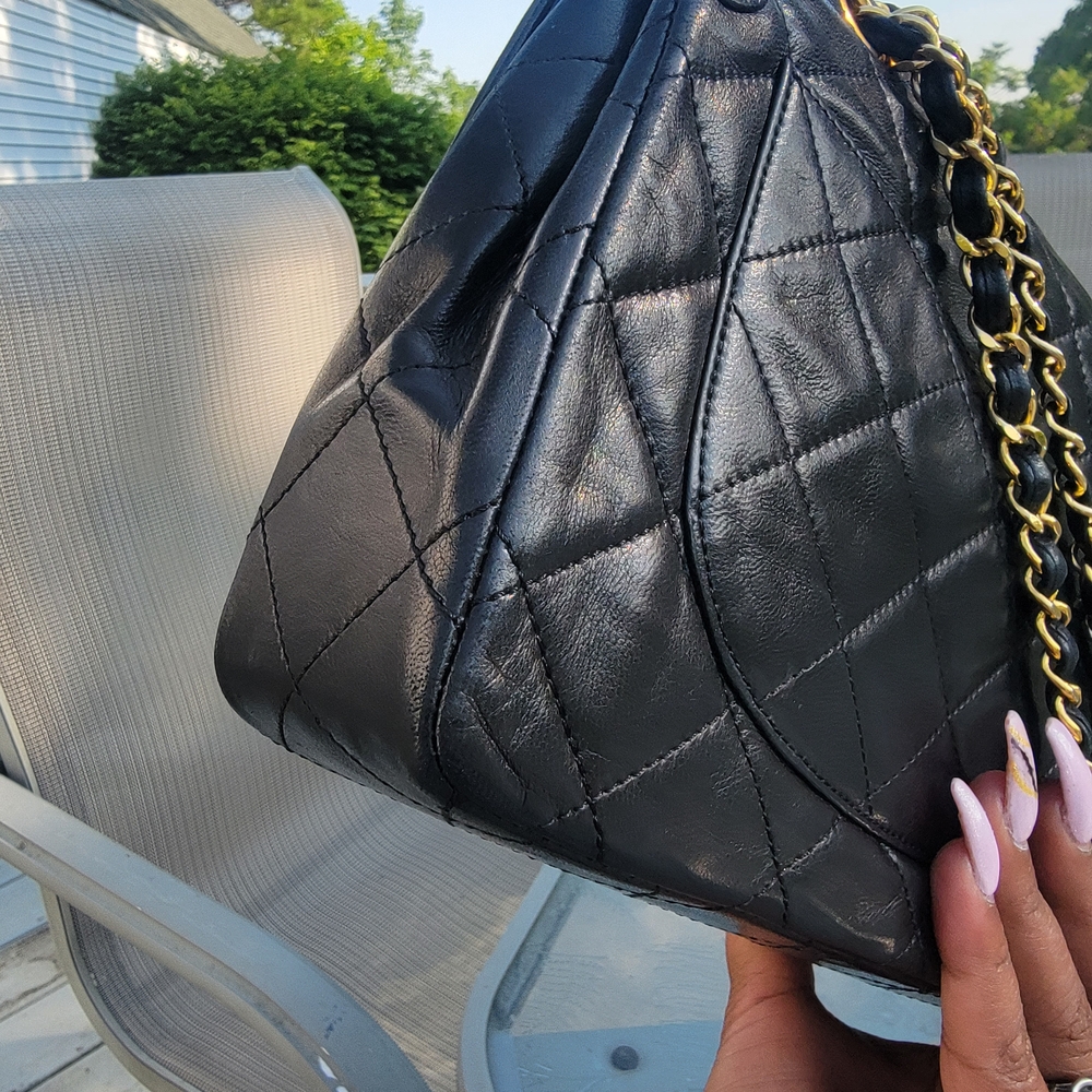 Chic Black Quilted Leather Shoulder Bag - Picture 8 of 16